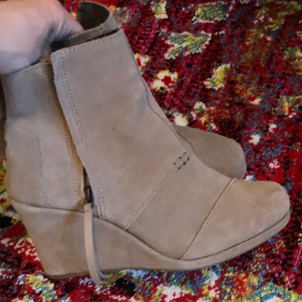 Tom’s wedges ankle boots. They are Tan and I’m used condition.